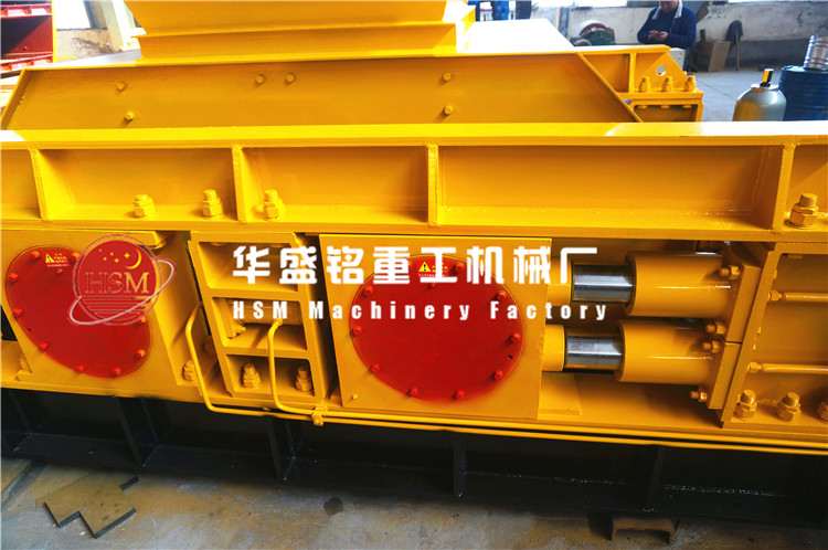 大型液壓對輥破碎機圖片